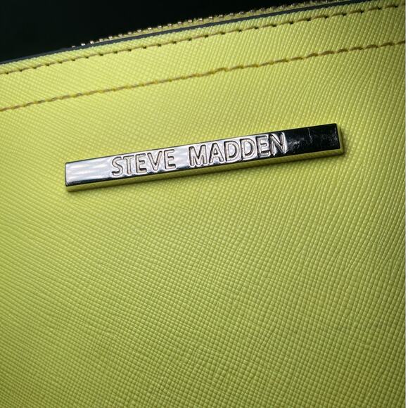 Steve Madden - Bright Yellow Purse with Silver Accents - Picture 4 of 16